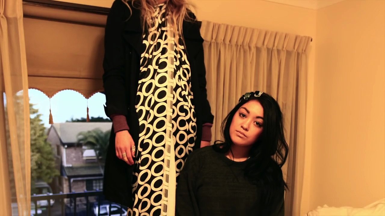 WORLD'S TALLEST GIRL (SKIT) (1)
