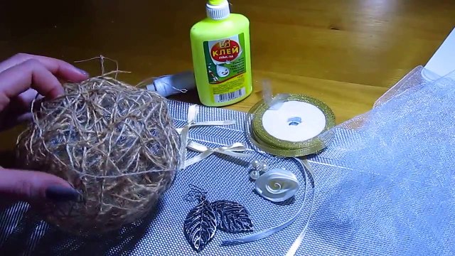 Игрушки на елку сделанные своими руками. Шар на елку из ниток