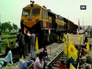 3000 protestors block rail route, demand new state in WB
