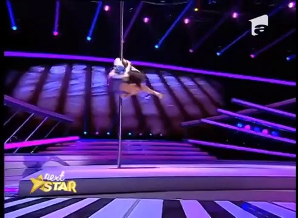 Emily Moskalenko, număr spectaculos de acrobație la bară