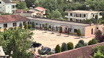 Report TV - Muxhahedinët: Në Shqipëri është  bukur por ne s'na marrin në punë