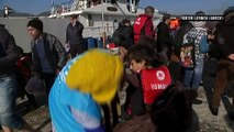 Grèce : Le quotidien des migrants dans un hotspot de Lesbos