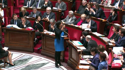 Pour François Hollande, les cotisations, les charges et les impôts sont les ennemis de l'emploi