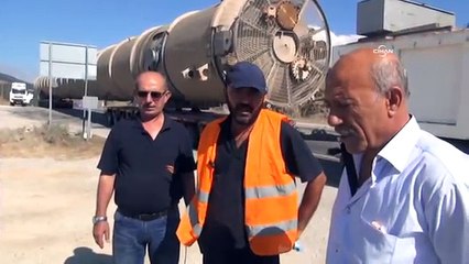 Dev petrol arıtma kulesi, şaşkın bakışlar arasında Irak'a götürülüyor