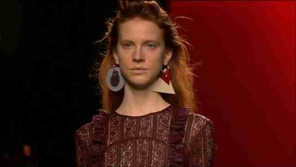 Moisés Nieto reiterpreta el fusilamiento de las Trece Rosas en la Fashion Week Madrid