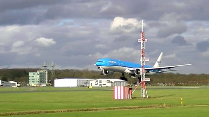 KLM Boeing 777-300 (PH-BVB) Touch and Go GRQ