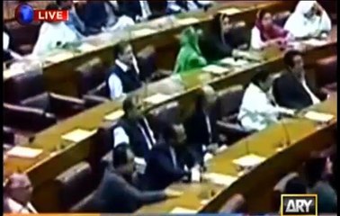 Dr Shahid Masood shows reactions of other Parliamentarians while Aitezaz Ahsan w