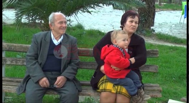 Fier, apeli i nënës, kërkon ndihmë për djalin e sëmurë dhe kujdestarinë e nipit- Ora News