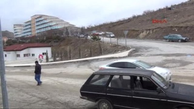 Yozgat - Fren Yerine Gaze Bastı, Otomobil İstinat Duvarından Düştü