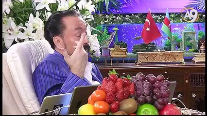 Münafık züppeliği, azameti, ukalalığı ve dik başlılığı ile kendini belli eder.