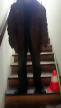 Le clochard qui chante de retour : J'fume la beuh je suis à l'ouest