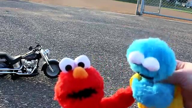 Sesame Street Elmo & Cookie Monster Ride a Toy Motorcycle & R/C Car & Crash!