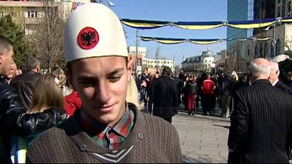 Kosova feston Pavarësinë me paradë ushtarake - Top Channel Albania - News - Lajme