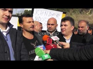 BANORËT E RRADHIMËS BLLOKOJNË RRUGËN NACIONALE