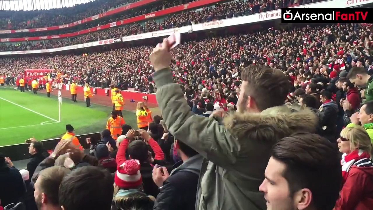 Fans Salute The Players After The Final Whistle | Arsenal 2 Leicester 1