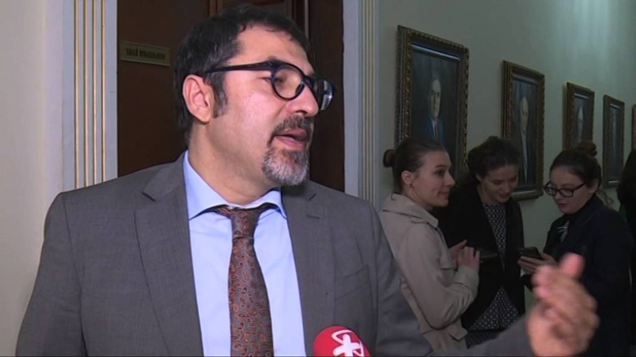 QEVERIA HARTON NJE PROJEKTLIGJ TE RI QE DO TE NDIHMOJE NE LUFTEN KUNDER KORRUPSIONIT LAJM