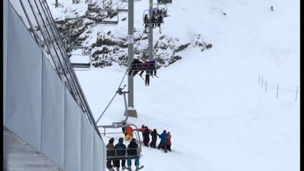 SHPETON MREKULLISHT FEMIJA I VARUR NGA TELEFERIKU I SKIVE DUKE U PRITUR POSHTE LAJM