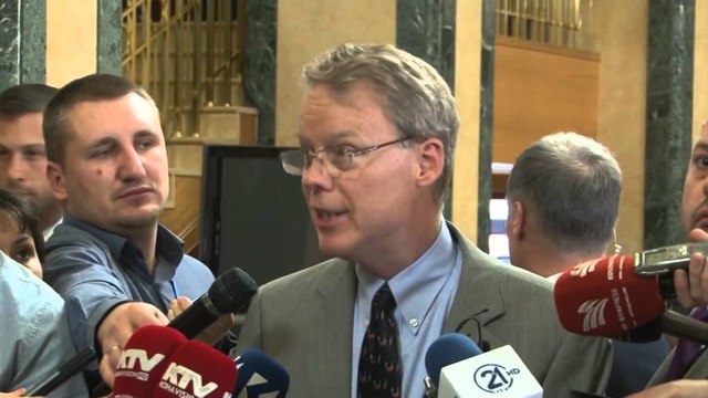 SHBA KRITIKON ASHPER OPOZITEN KOSOVARE, “SJELLJA E DEPUTETEVE NEVERITESE” LAJM mpg