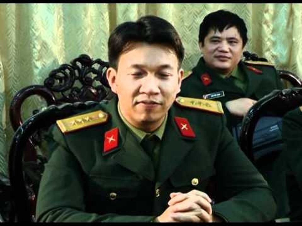 [Hậu Trường] Văn Mai Hương trở về thăm gia đình và trường cũ