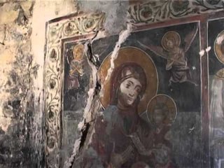 VIDHET PERSERI GRABITET KISHA E “SHEN KOLLIT” NE GJIROKASTER LAJM