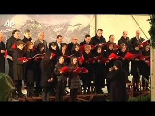 PAPA NDEZ PEMEN BENEDIKTI I XVI ME NJE iPAD NDEZ PEMEN E KRISHTLINDJEVE LAJM
