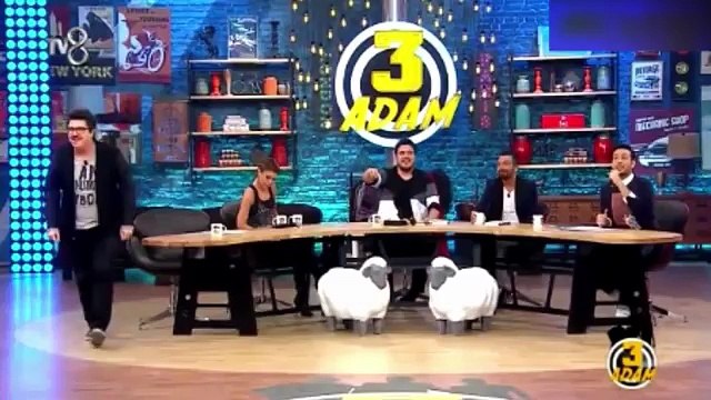 3 Adam'da stüdyo gülen kız yüzünden gülme krizine girdi