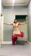 ya dance ka kn sa style ha funy yaqeenan ap ny pahly nhe dakha hoga