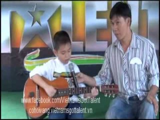 Cậu bé vừa đàn vừa hát - VietNam's Got Talent.wmv