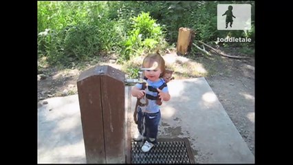 Toddler is confused on how to turn on the faucet - Funny - toddletale