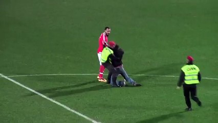 Invasão de campo no Paços de Ferreira-Benfica