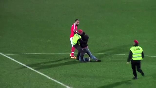 Invasão de campo no Paços de Ferreira-Benfica