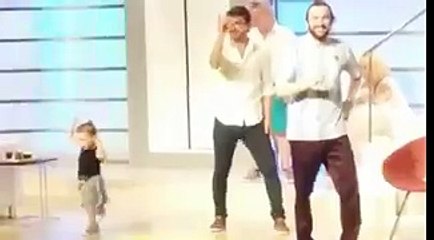 OLI bailando en Marcianos en la Casa 3 - 19 de Febrero