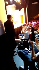 Onur besó a David Nabaldian en Marcianos en la Casa- 19 de Febrero