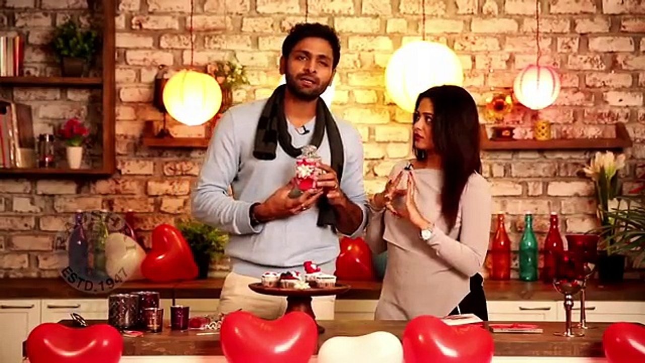 Quick & Easy Ideas For Valentine's Day | Vaibhav Tatwawadi & Prarthana Behere | Mr & Mrs Sadachari (Comic FULL HD 720P)