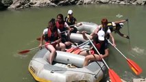 Yazıcıoğlu'nun kızı babasının kürek çektiği yerde rafting yaptı