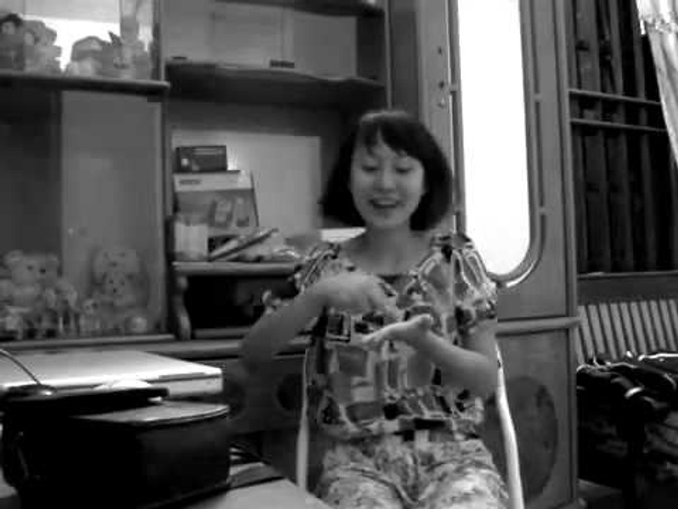 Đặng Hoàng Nhu (Cô gái 'hát bằng tay') - Tớ xin lỗi