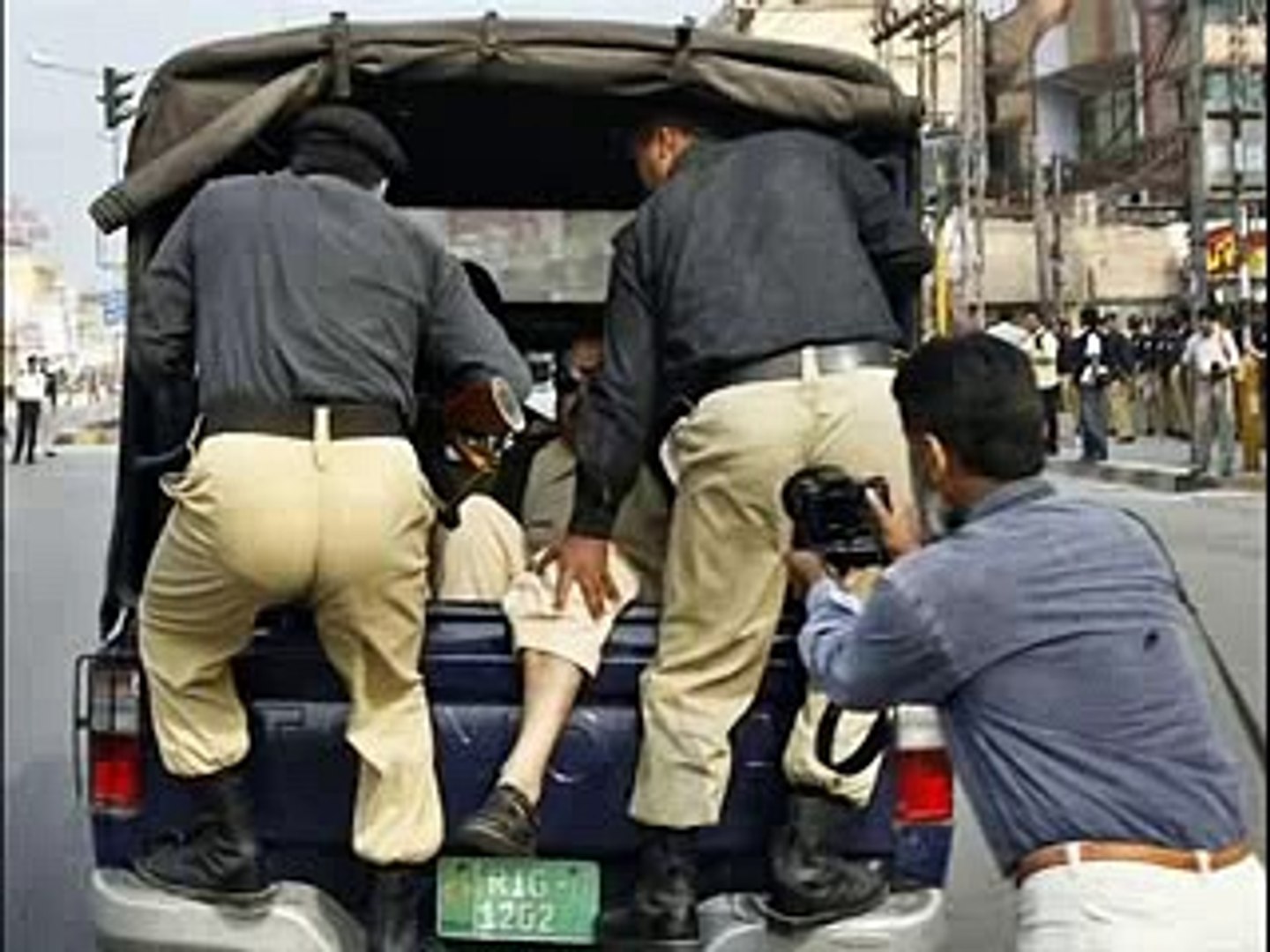 Pakistan Funny Polce Station Prank Call. Girraftaari (Surrender) In Lahoore  - Video Dailymotion - video Dailymotion