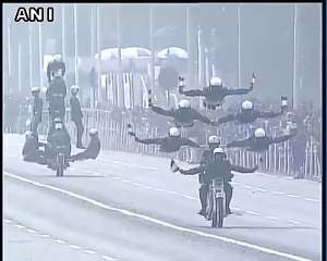 டேர் டெவில்ஸ் மோட்டார் சைக்கிள் சாகசம்..