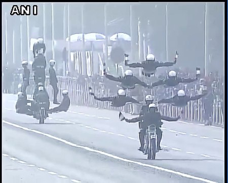 டேர் டெவில்ஸ் மோட்டார் சைக்கிள் சாகசம்..