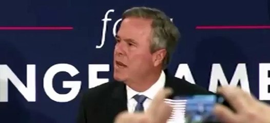 Au bord des larmes, Jeb Bush a annoncé qu'il se retirait de la course à la Maison-Blanche