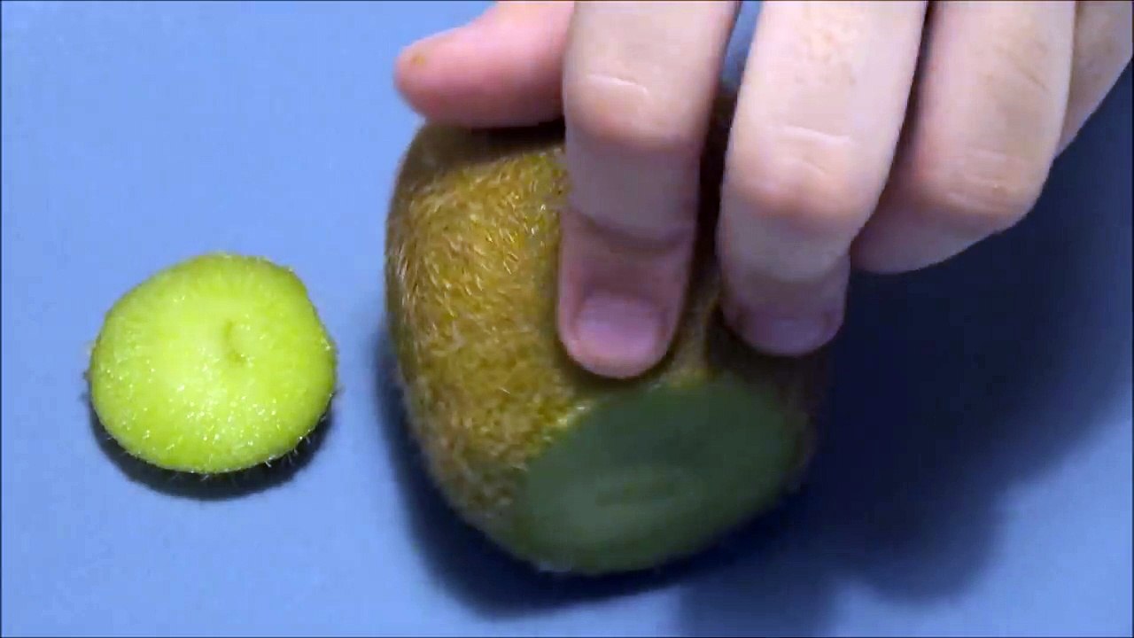 How to clean a kiwi fast and easy