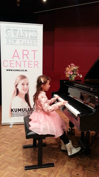 The Moon represents my heart by 6 year old Xuanxuan