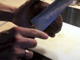 Как открыть кокос за 20 секунд