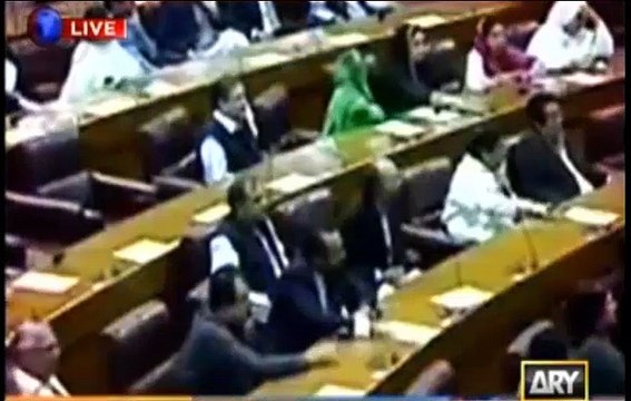 Dr Shahid Shows Reactions of Other Parliamentarians When Aitzaz Ahsan Was Insulting Ch. Nisar During Dharna