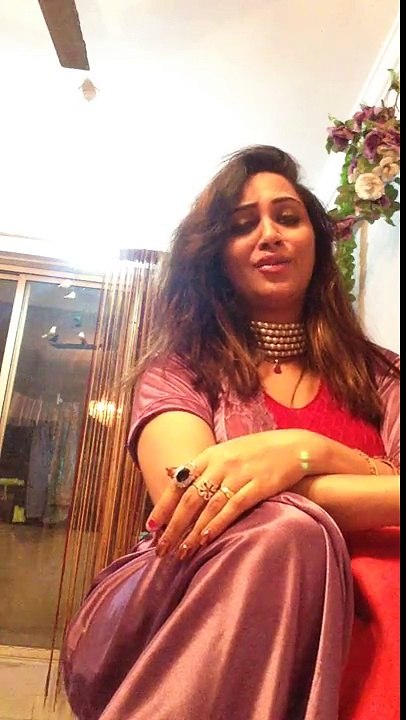 Arshi Khan New Video Message For Shahid Afridi & Javed Afridi