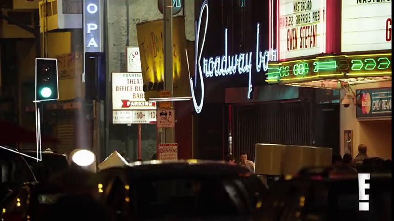 Tyler Henry Visits Famed Laugh Factory in Hollywood _ Hollywood Medium with Tyler Henry-HOLLYWOOD BUZZ TV