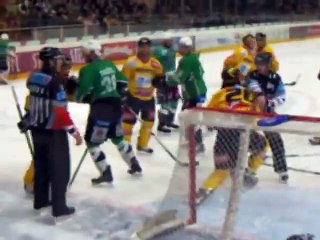 Bostjan Groznik in Yves Sarault - 3.1.2009, Vienna Capitals - Tilia Olimpija