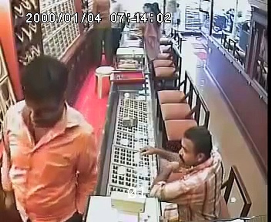 Robbery attempt at joy alukkas Jewellers
