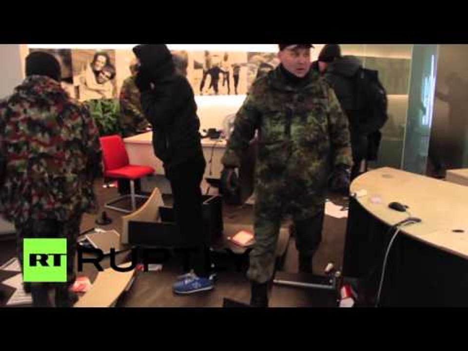 Nationalists wreck Russian bank in Kiev on Maidan anniversary