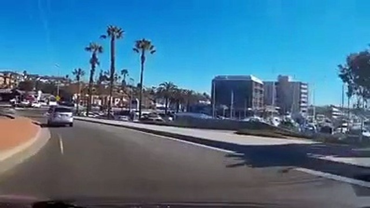 Trafikte Sinirden Sapıtan Adam...